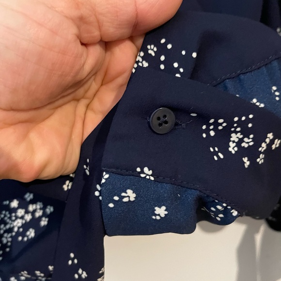 Navy blue with white floral pattern blouse - Picture 6 of 7